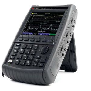Keysight N9961A FieldFox 44 GHz Handheld Microwave Spectrum Analyzer with 105 dB