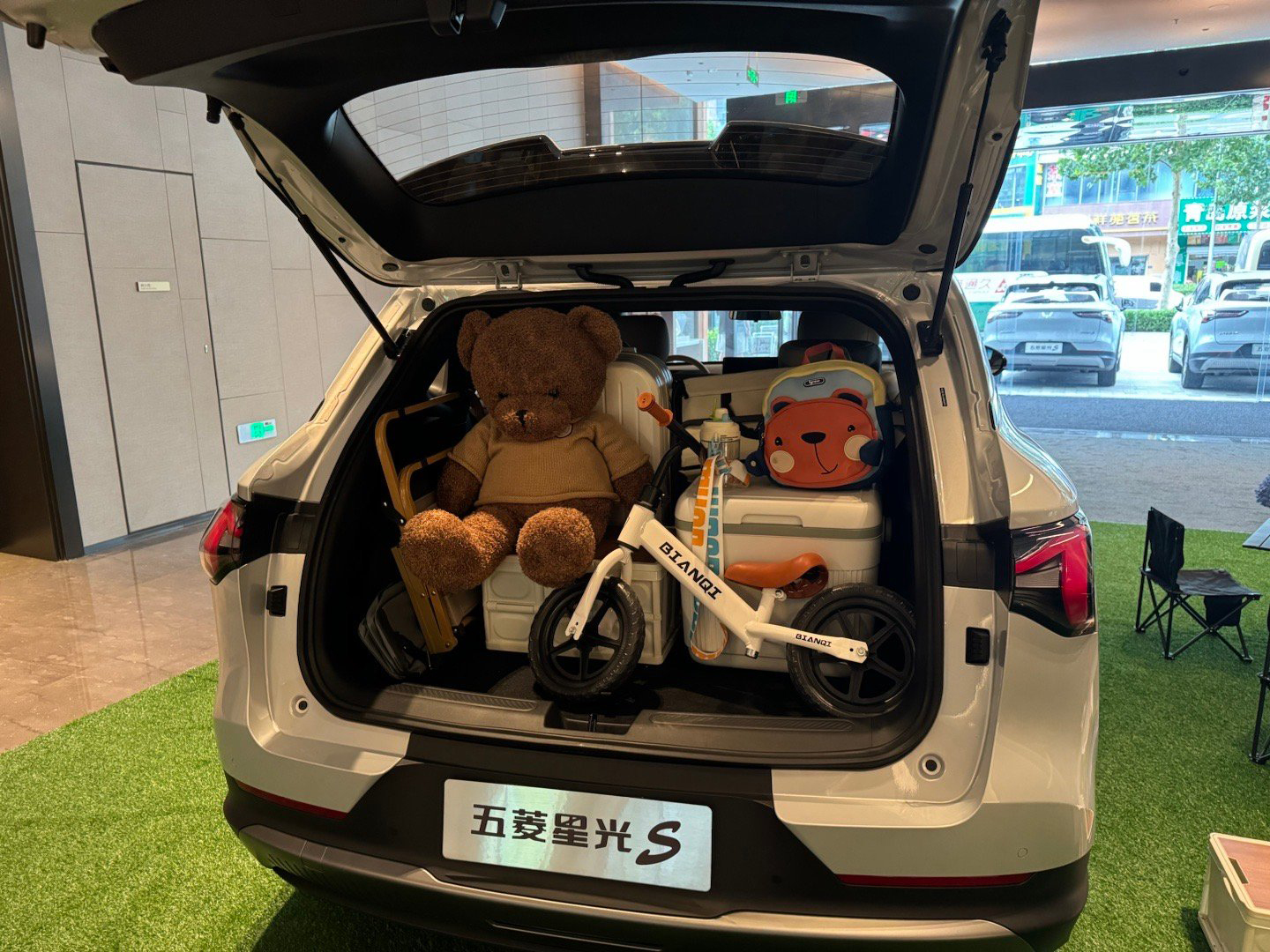 Charging Time 0.5 Hour Wuling XingguangS Long Range Electric Car SUV 2024