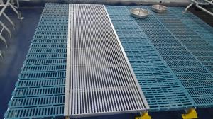 China High Strength Hog / Sow Pig Mesh Flooring Hot Dip Galvanized Surface Treatment factory