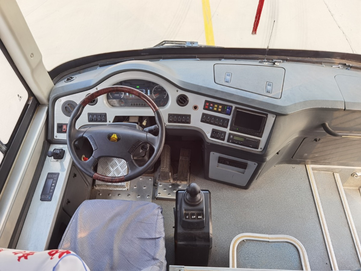 102km/h Used Sinotruck HOWO 6117 City Bus with 280Hp Diesel Engine and 46 Seats