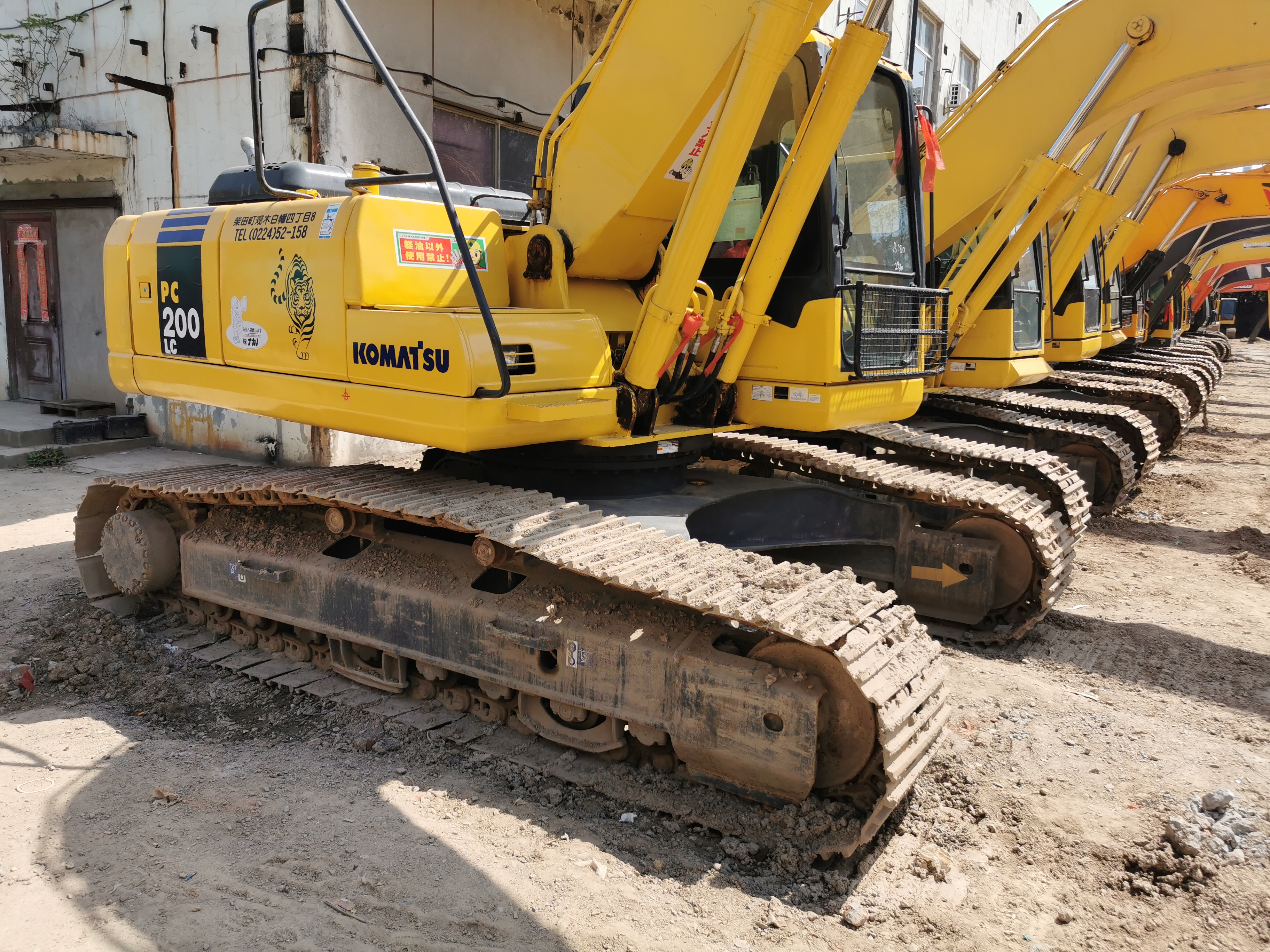 Low Working Hours Used Komatsu PC200 Excavator for Your Road Construction Projects