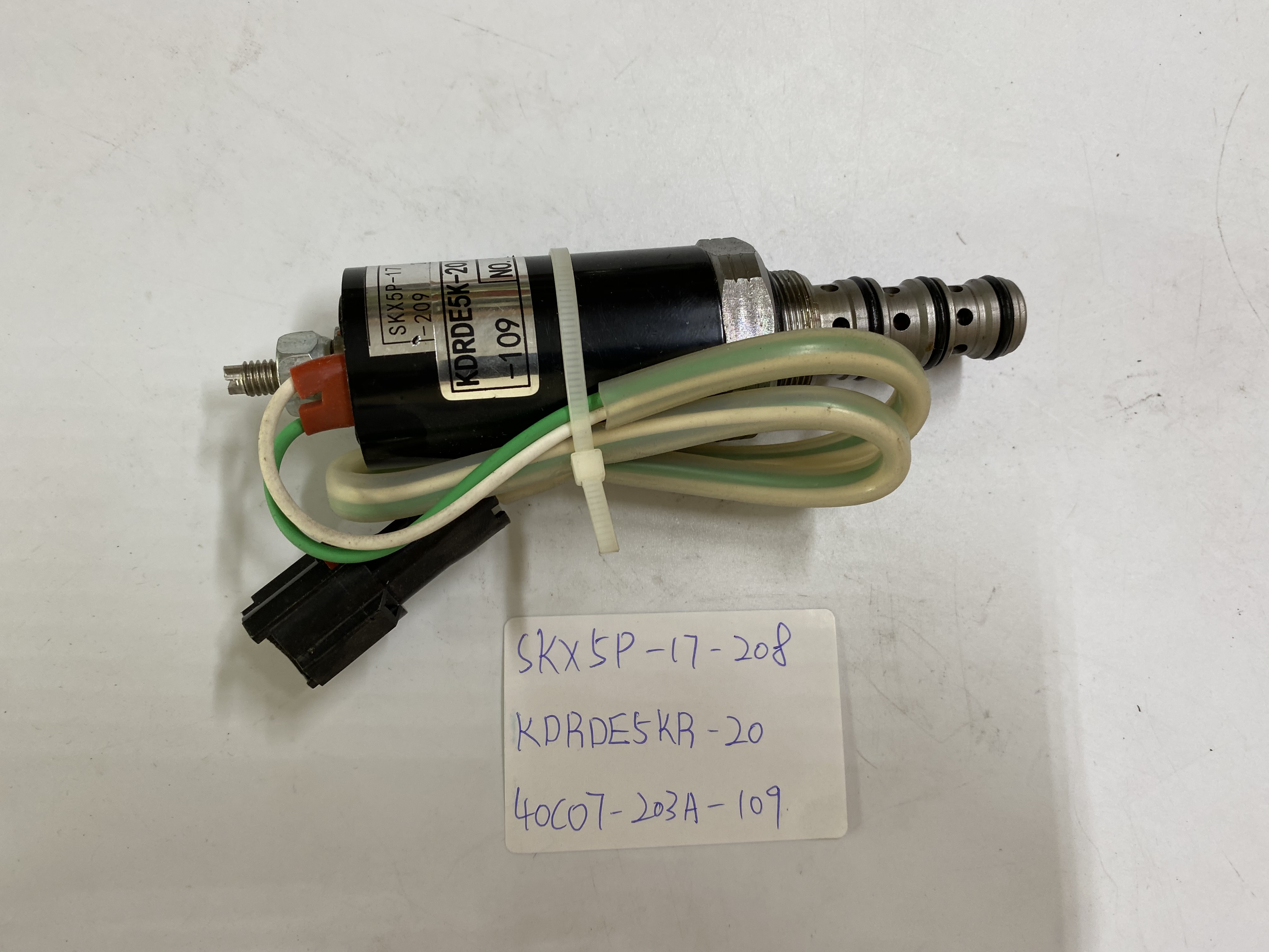Excavator Hydraulic Pump Solenoid Valve SKX5P-17-208 KDRDE5KR-20 40C07-203A-109 with 1