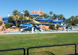 China Combined Spiral Tube Water Slide Water Fun Amusement Park Fiberglass Ground Slide factory