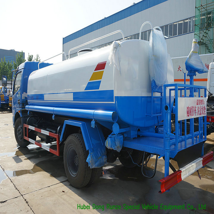 DFA Road Wash Water Liquid Tank Truck 6000L With Water Pump Sprinkler For Delivery