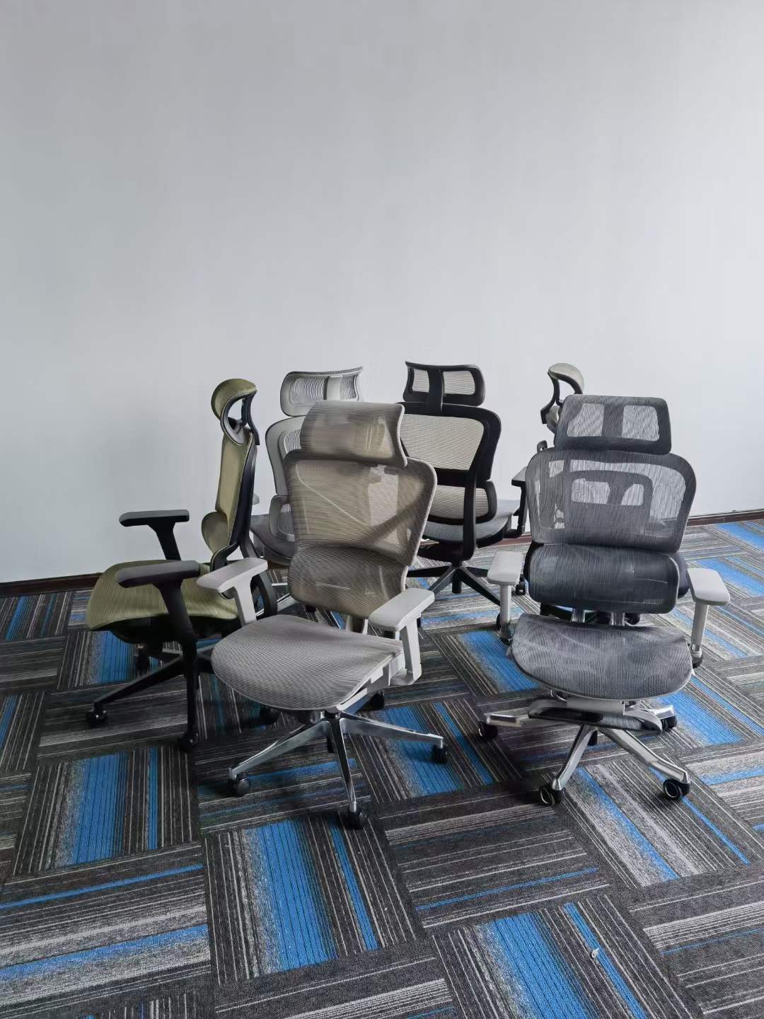 Modern Ergonomic Swivel Office Chair with Adjustable Headrest and Mesh Lumbar Support