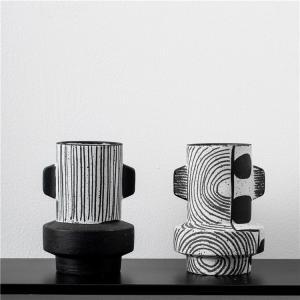 China Home decor accessories mini small nordic ornament black ceramic vase modern home wedding decoration ceramic flower vases factory