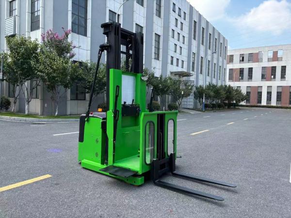 Electric Pallet Picker Forklift Truck Capacity 600 KG Retail Stores Cold Storage