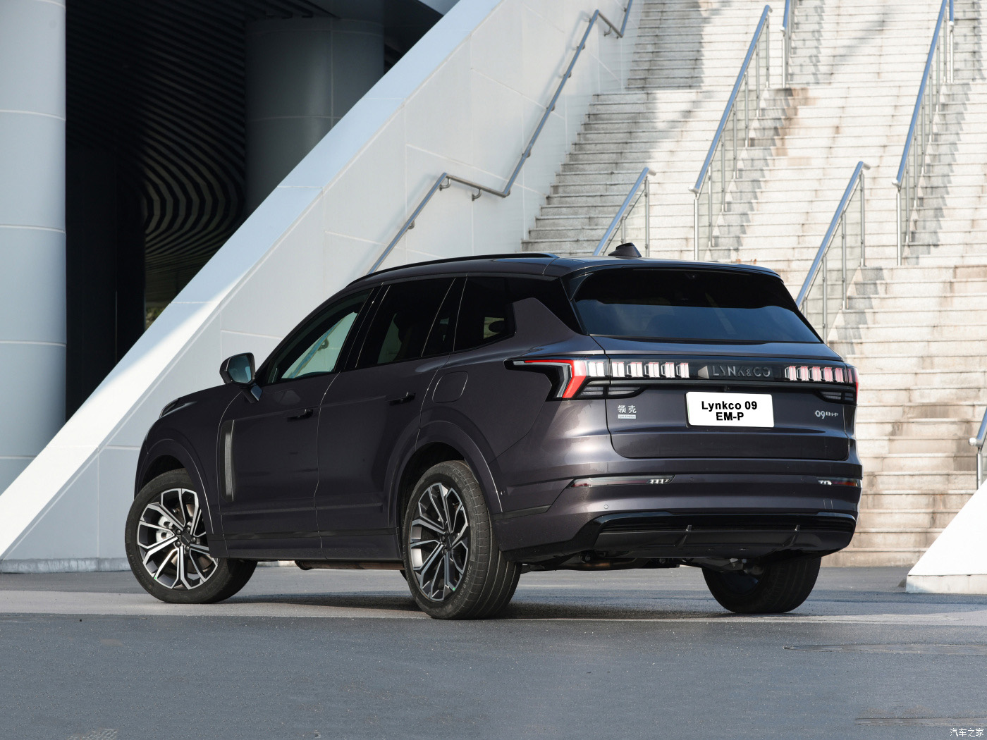 2023 Geely Lynkco 09 EM-P PHEV Petrol electric hybrid suv at with and pure electric cruising range of 150km
