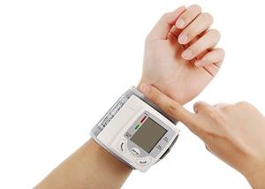 China Wireless Mini Manual Blood Pressure Home Monitoring Devices / Blood Pressure Wrist Watch factory