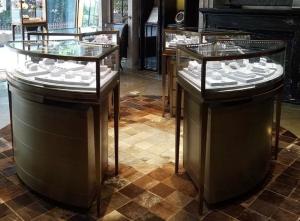 China SS304 Jewelry Store Showcases Bronze Shop Display For Shopping Malls factory