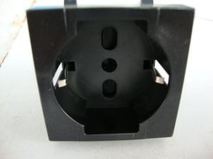 China Standard Plastic Wall Receptacle Electric Power Sockets German Standard factory
