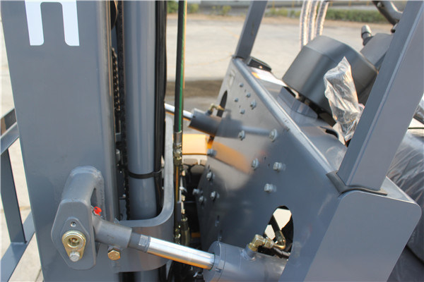 China 2.5 Ton Liquefied Petroleum Gas Forklift with Gas Cylinder