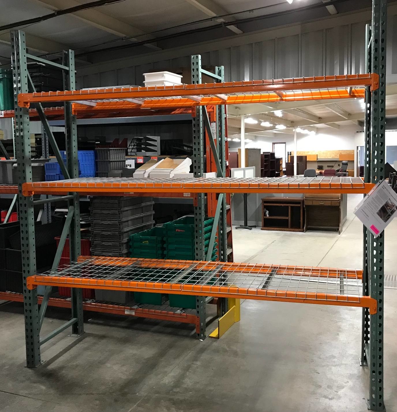 Industry Compatible Teardrop Pallet Rack System With Large Base Plates