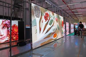 China Advertising P3.91 P3 P4 P4.81 LED Display Screens For Rental factory