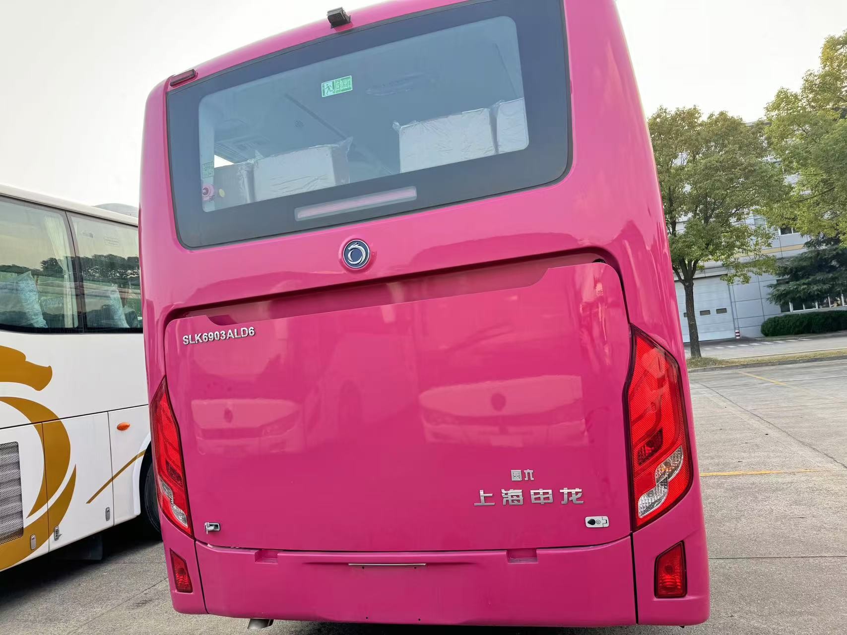 Used Passenger Bus VIP 40 Seats Long Distance Transportation Large Luggage Compartment