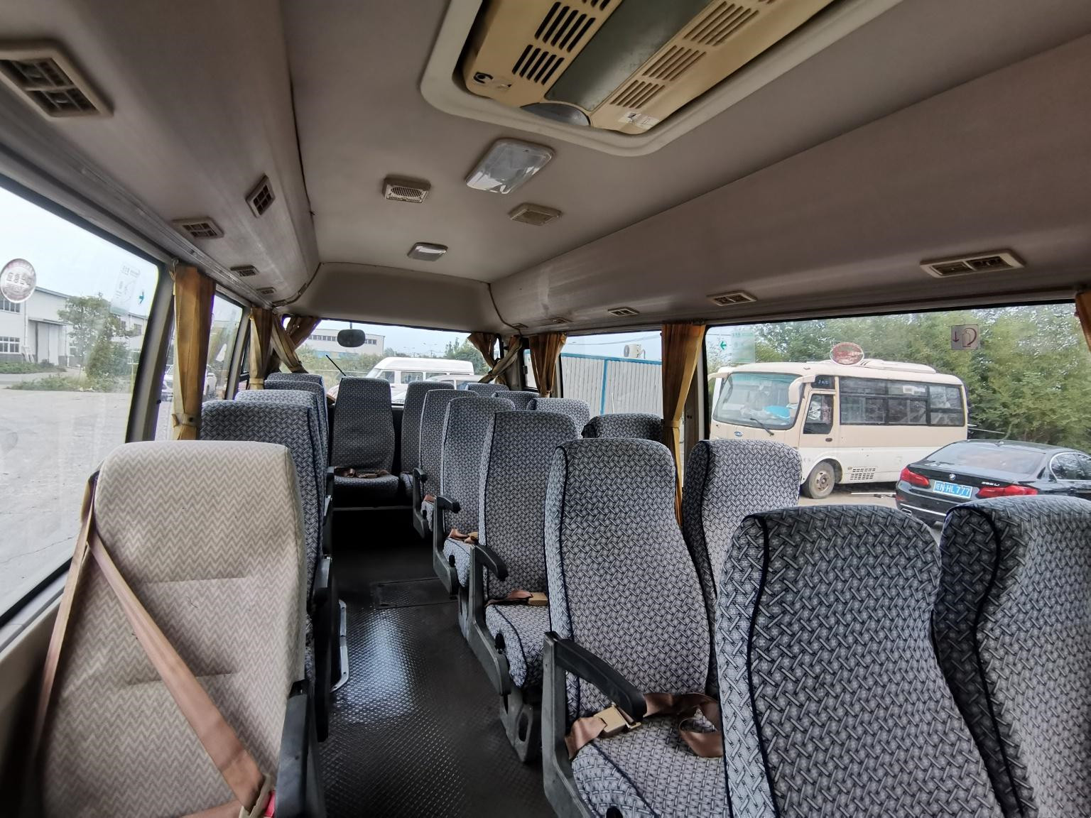 Second Hand Higer Coaster Bus KLQ6702 SOFIM Diesel Engine 95kw 23-29seats