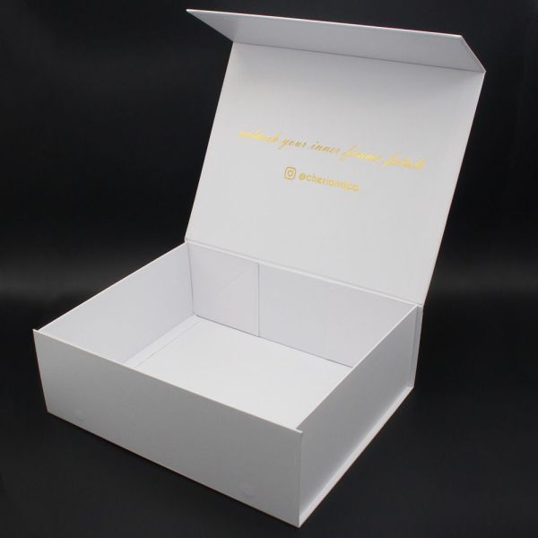 High Quality Hand Made Beautiful Custom Luxury Packaging White Cardboard Magnetic Closure Gift Perfume Cosmetic Box for Bridesmaid Mother&prime;s Day Valentine&prime;s Day