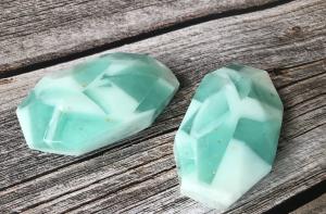 China Colorful Natural Ingredients Gem Beauty Soap Rock Shape Customized FDA Approved factory