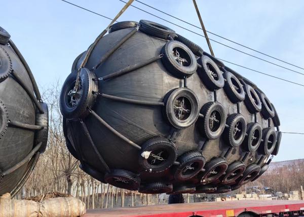 China Yokohama Pneumatic Rubber Fender Long Term Performance For Ship To Ship Operations factory