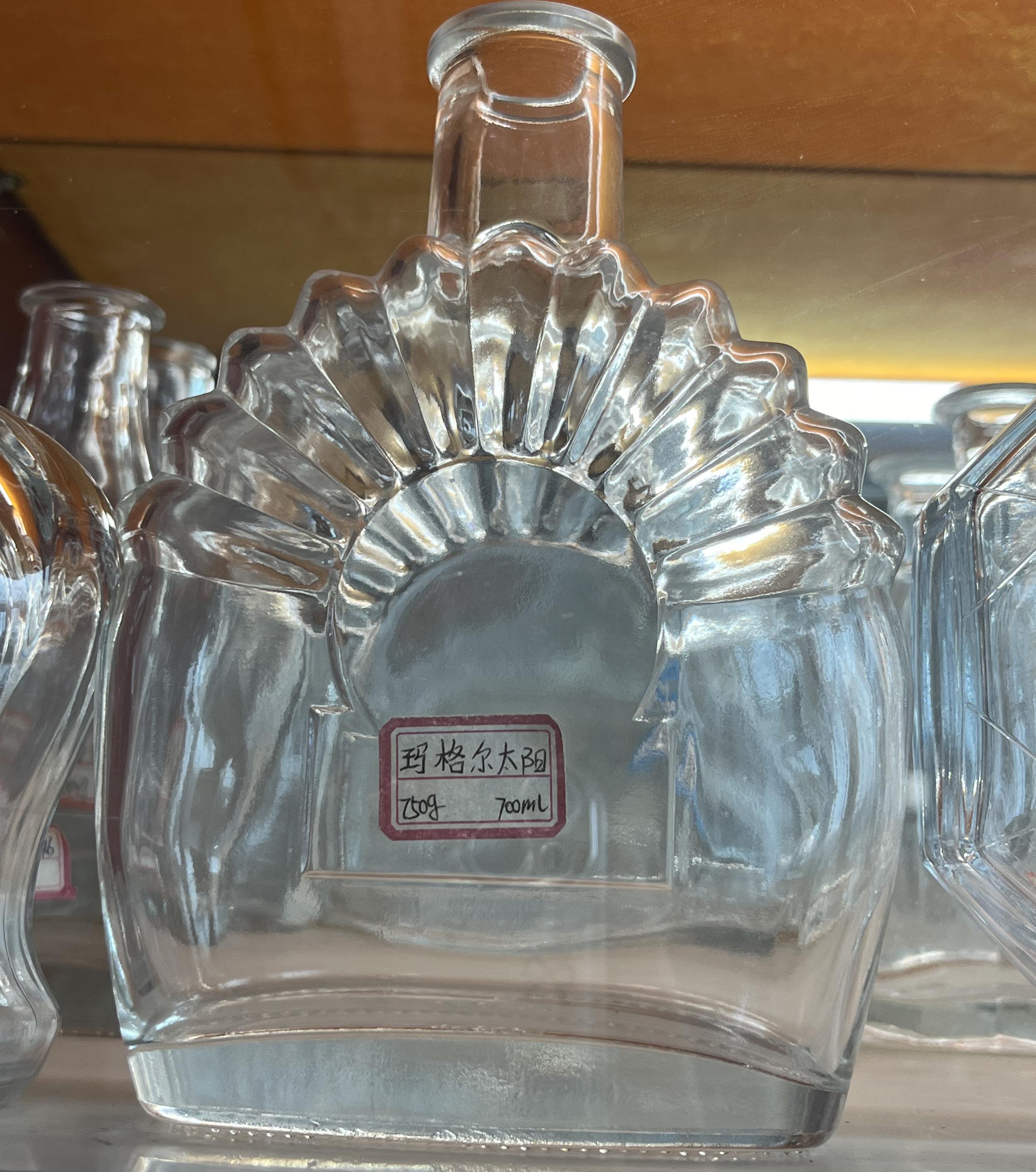 350ml 500ml 700ml 750ml Glass Bottle for Vodka Brandy Whiskey Sleek and Elegant Design