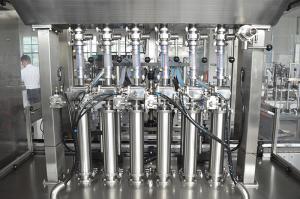 China 3 In 1 Rotary 500ml Bottle Filling Capping Machine factory