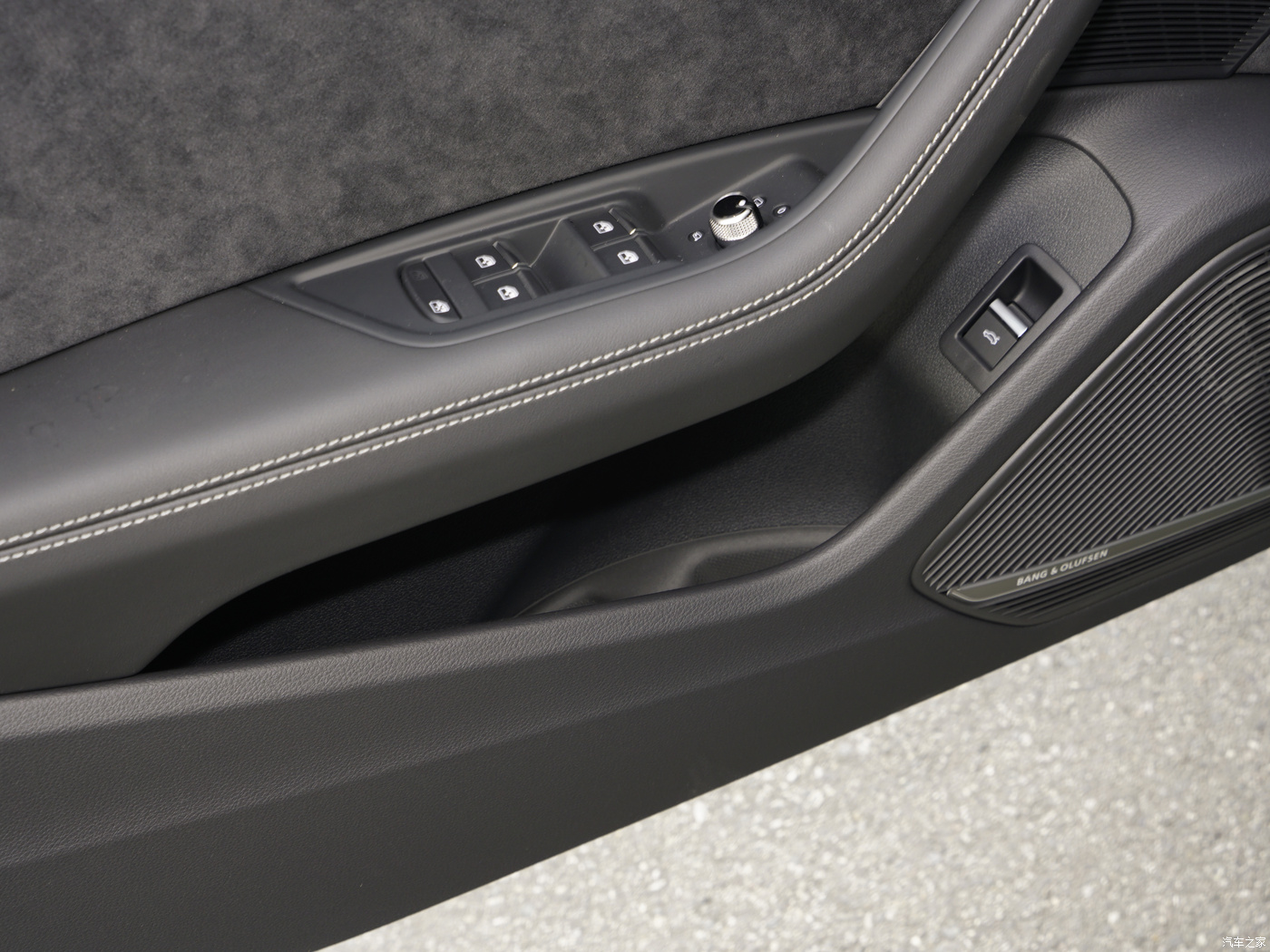 Experience Luxury Family Travel with Audi S4 3.0 TFSI Gasoline Car Euro VI Emission Standard