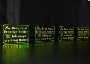 China High Resolution Electronic Message Boards , P31.25 Road Traffic LED Warning Signs factory