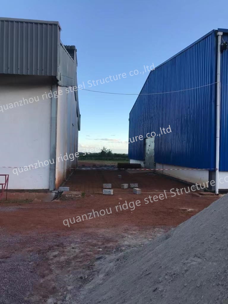 Pre-Engineered Metal Building Material Kits Prefabricated Middle Size Light Steel Structure Factory Warehouse