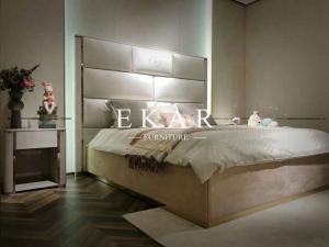 China Leather Modern King Size Bedroom Furniture Luxury Bed factory