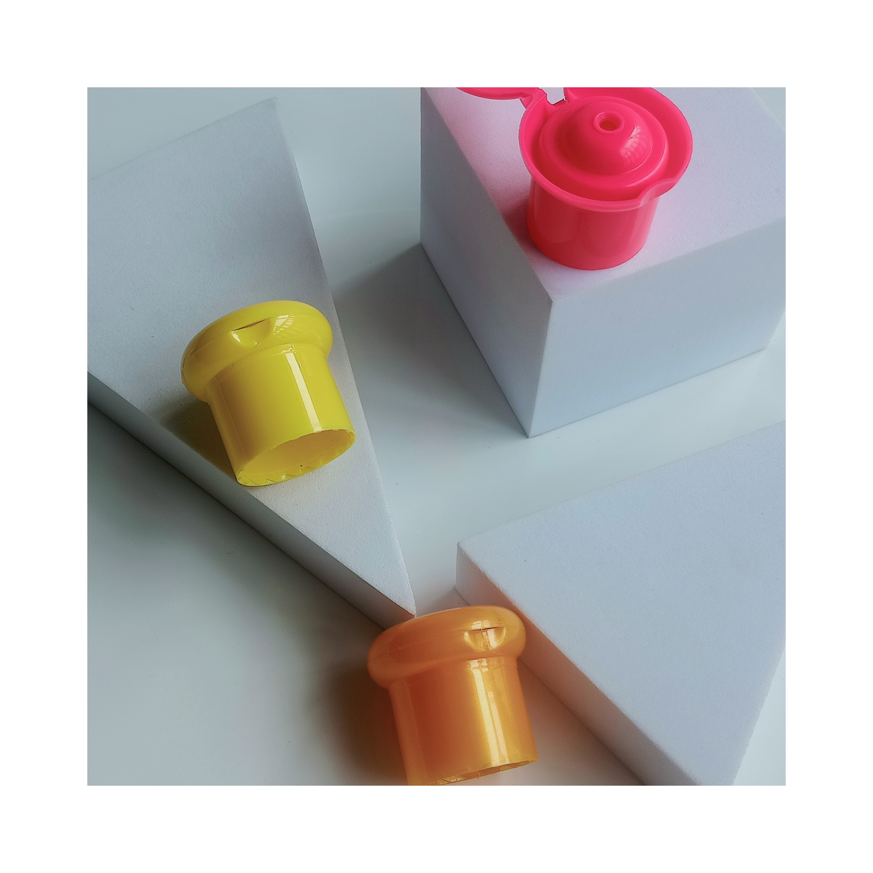 Non Spill Flip Top Cap for Bottle 24mm 28mm Round Cylindrical and Smooth Plastic
