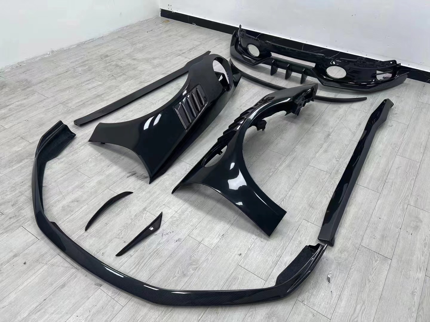 for Porsche 992 Carbon fiber Body Kit 992 Carbon fiber front lip diffuser side skirt spoiler hood fender