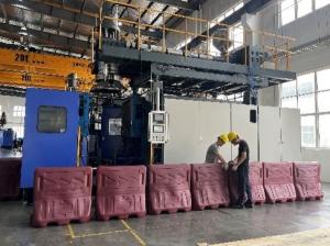 China Roadblocks Plastic Extrusion Blow Molding Machine 160L EBM HDPE Traffic Road factory