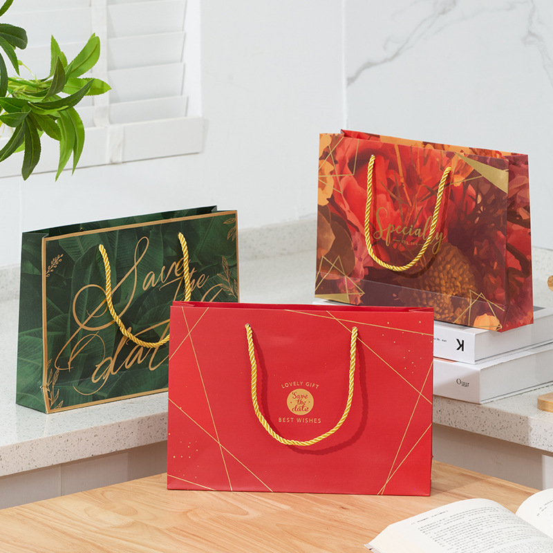 Custom Logo Ivory Board Wedding Candy Souvenir Gift Packaging Paper Bags at Reasonable