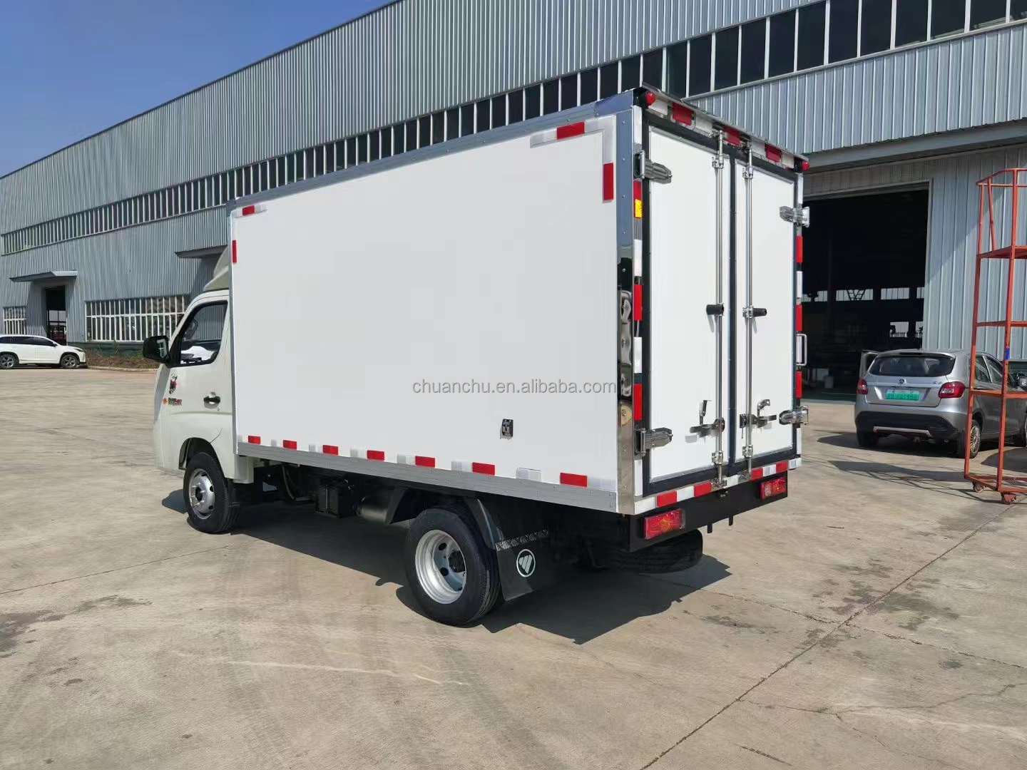 Fuel Type Gasoline Refrigerated Box Truck For Transportation Mobile Freezer Truck