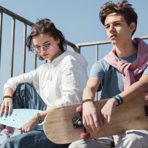 Packing 100 Pieces/OPP Bag Silicone Braclets in Various Shapes