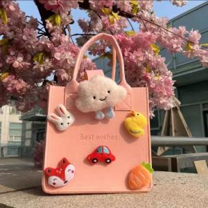 China Cartoon Travel Bag Gift Handbag Baby Accompanying Hand Gift Box One-year-old Hundred Day Banquet Felt Handbag factory