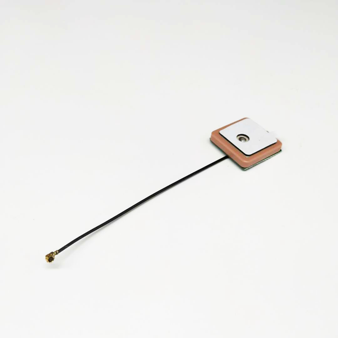 Internal Passive GPS Ceramic Patch Antenna 28dbi Gain Vertical Polarization Type