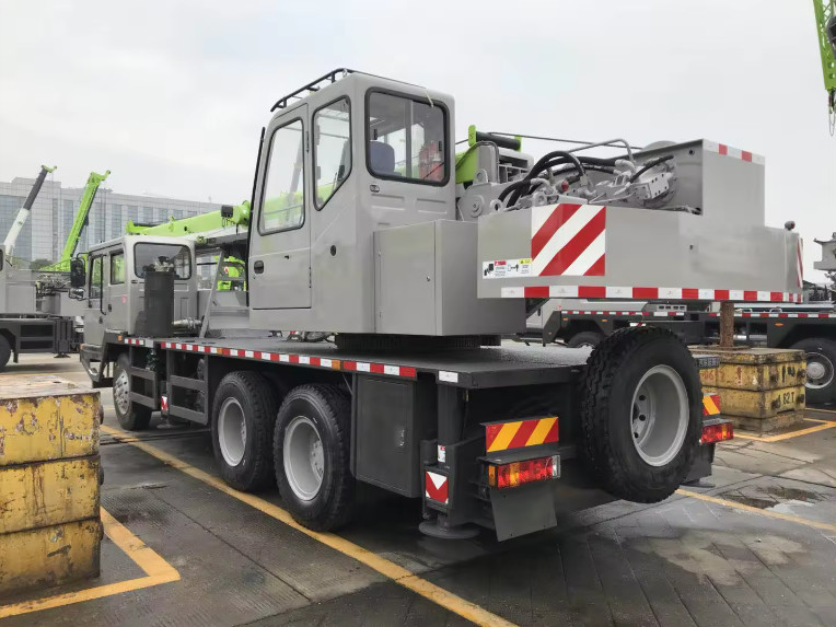 Lifting Machinery 12 Ton 36 Meters Hydraulic Truck Crane QY12D451 For Construction Industry