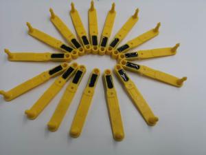 China Long Strip Shape Livestock Ear Tags TPU Material Sheep Ear Tag Yellow Color factory