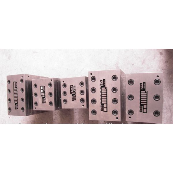 China Full Automation Wood Plastic Composite Extrusion Line With Laminating Machine factory