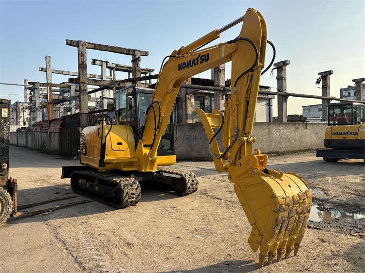 Used Komatsu Pc56-7 Excavator With Original Hydraulic Valve In Low Hours In Shanghai