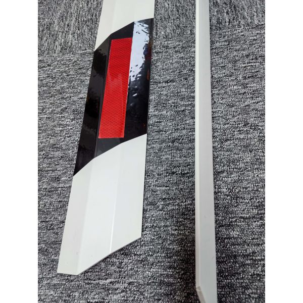 Customized Height PVC Delineators Road Reflective Roadside Warning Guide Flexible White Delineator Post