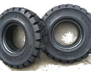 China Solid Forklift Tyres 8.25-16 792x204mm Size Deep Tread Pattern factory