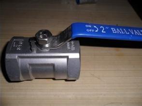 China Floating type 1 - piece type screwed ball valve 1000WOG 316 304 lever operated,1PC BALL,BUTTERFLY HANDLE factory