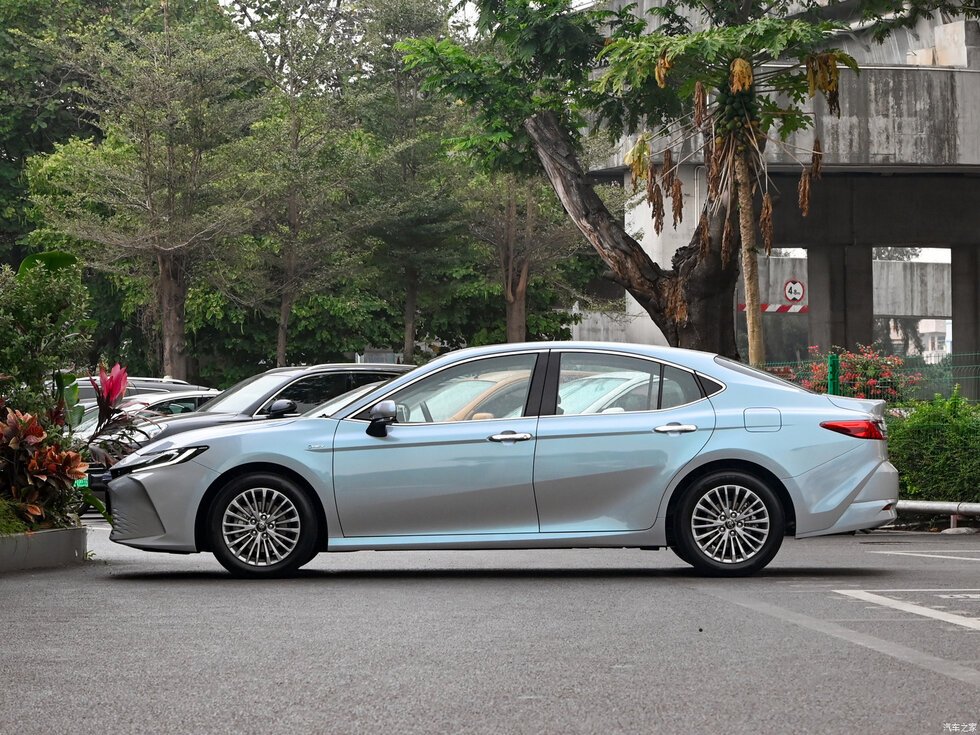 2024 Toyota Camry 4-Door Sedan 5-Seater GacT oyota 2.0 HGVP Luxury Version Sedan with 2825mm Wheelbase