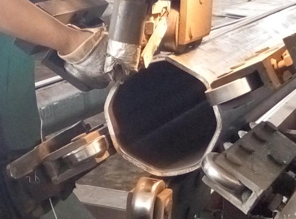 Long Stick Automatic Welding Machine Dozen Sides Conical Pole Productions Line
