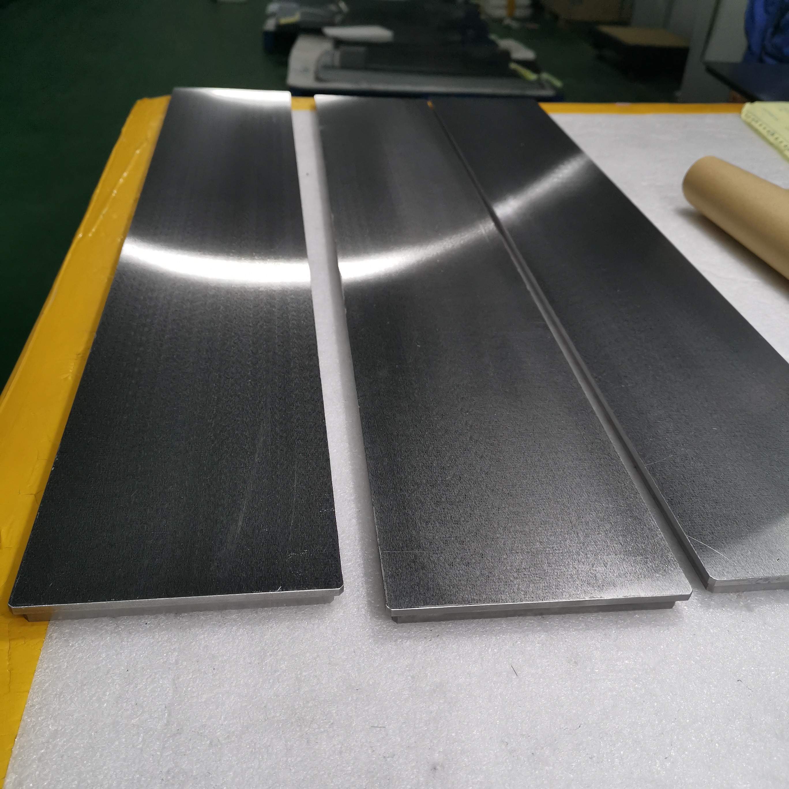 5mm 99.95% Purity Tungsten Sheet Plate 19g/Cm3 ASTM B760 Standard