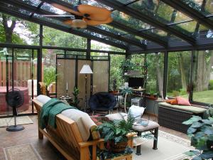 China UV Resistant Modern Glass Roof Sunroom Versatile Outdoor Structure factory
