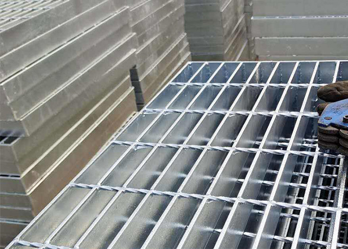 Galvanized Anti Tread Industrial Steel Grating Empty Grid Plate For Petroleum Platform