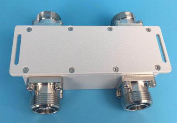Grey Hybrid Combiner 1.22V Standing Wave Ratio With Din Female Connector 200W